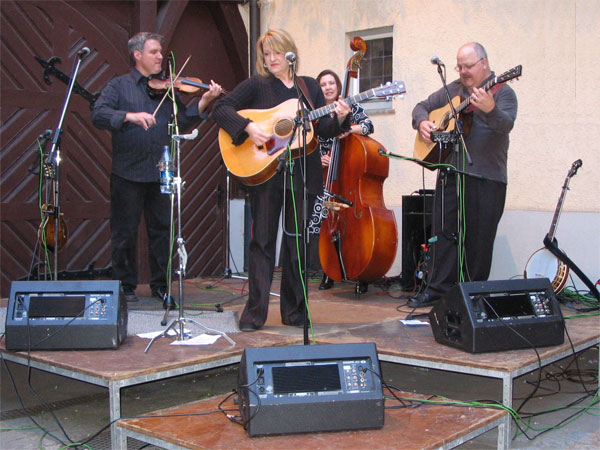 Koncert s Claire Lynch a její skupinou